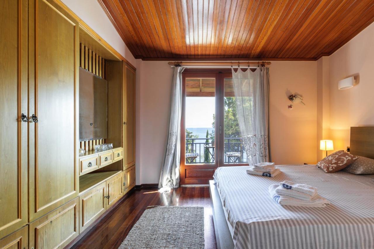 Luna Villa Private Beach Неа-Ираклия Экстерьер фото