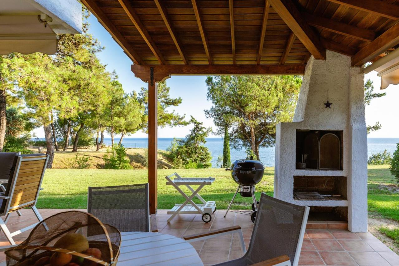 Luna Villa Private Beach Неа-Ираклия Экстерьер фото