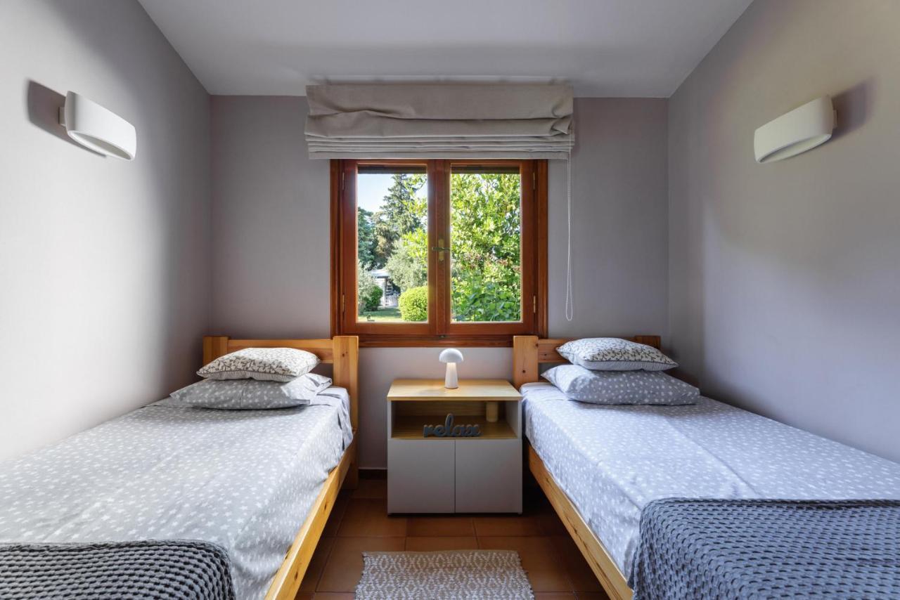 Luna Villa Private Beach Неа-Ираклия Экстерьер фото