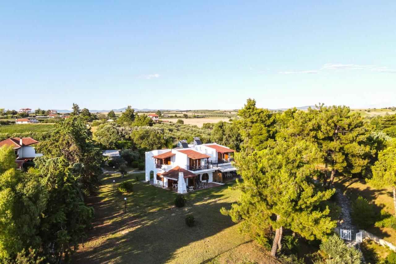 Luna Villa Private Beach Неа-Ираклия Экстерьер фото
