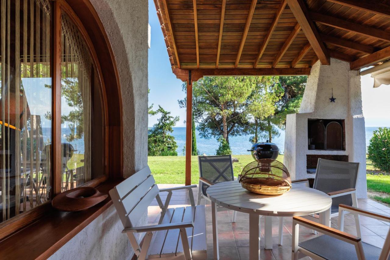 Luna Villa Private Beach Неа-Ираклия Экстерьер фото