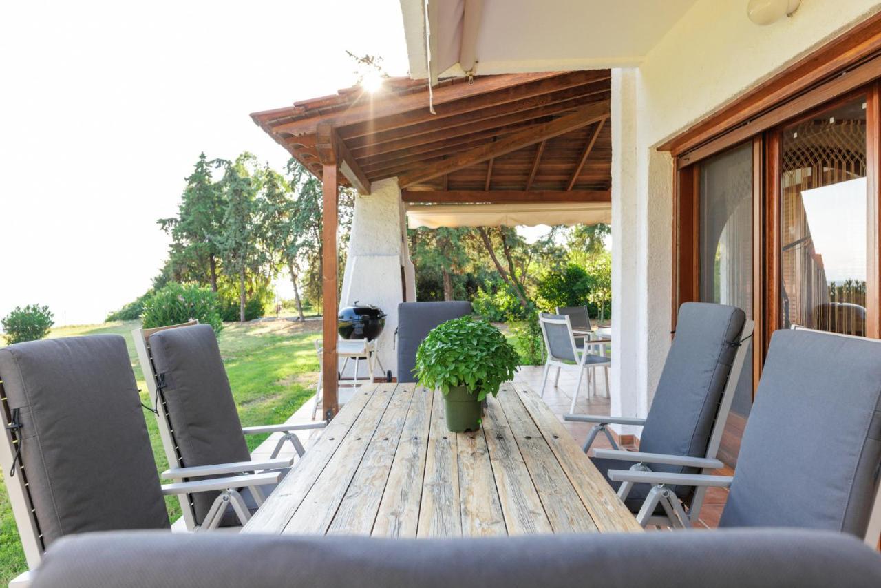 Luna Villa Private Beach Неа-Ираклия Экстерьер фото