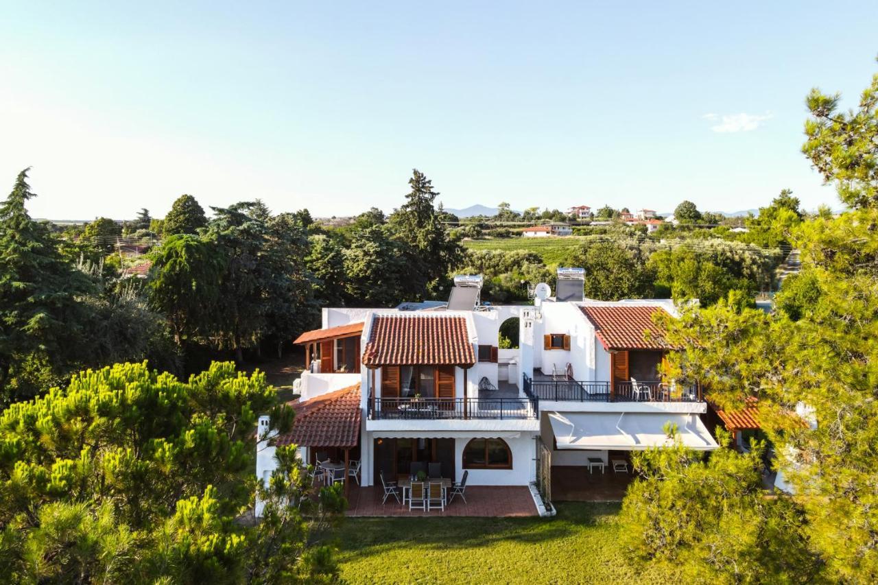 Luna Villa Private Beach Неа-Ираклия Экстерьер фото