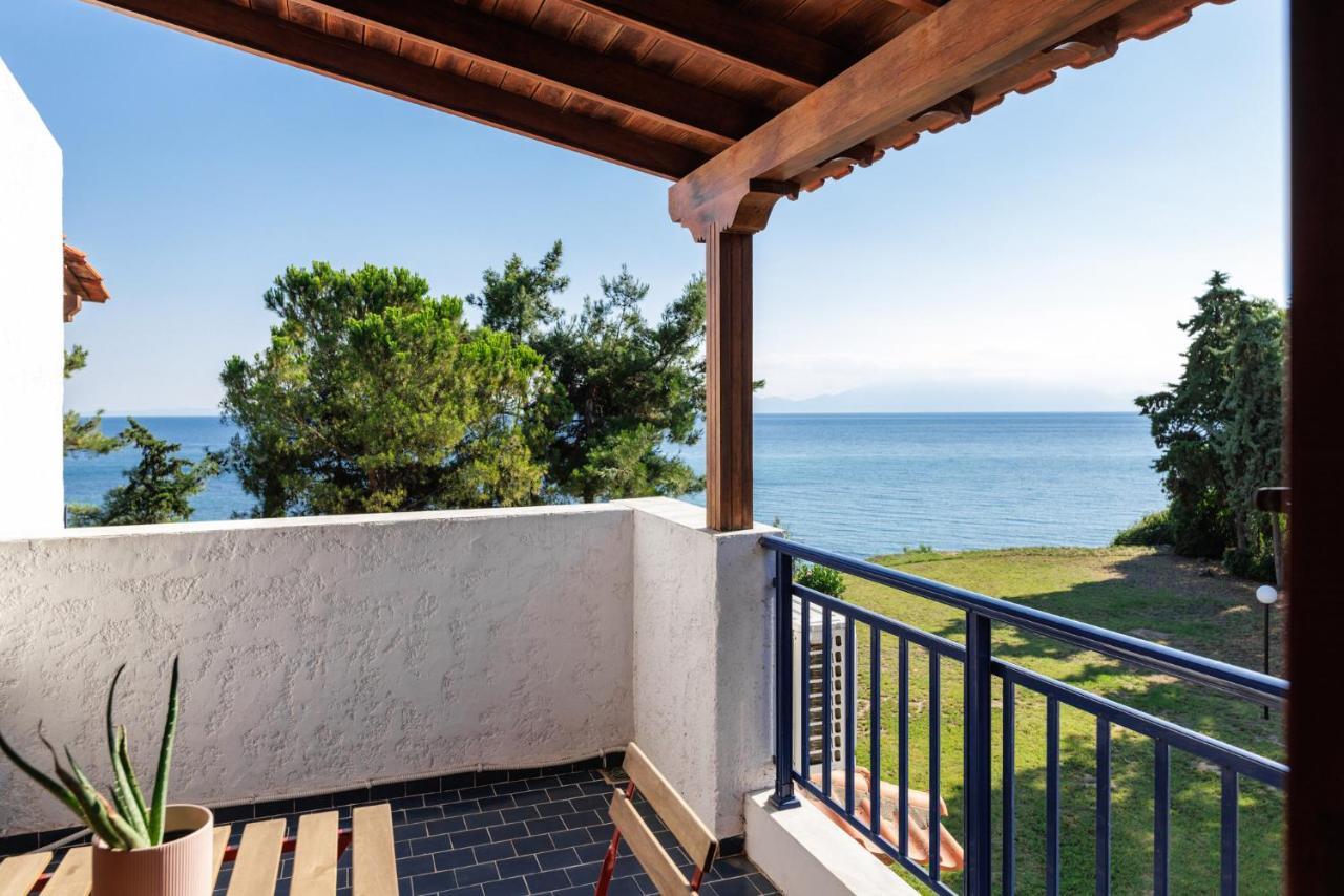 Luna Villa Private Beach Неа-Ираклия Экстерьер фото