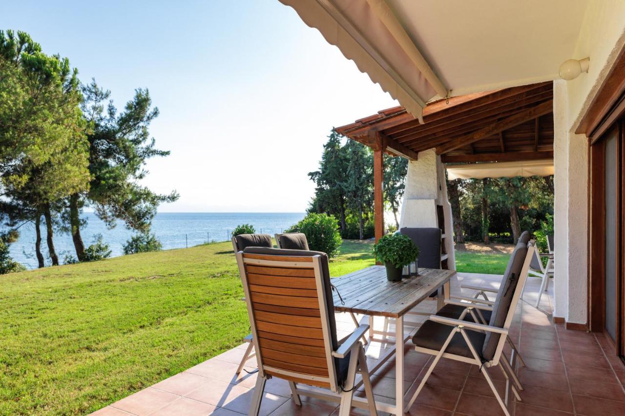 Luna Villa Private Beach Неа-Ираклия Экстерьер фото